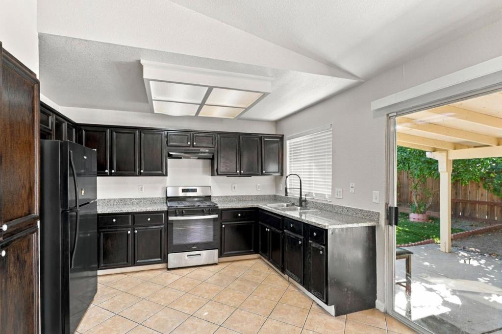 2113 Shelby Creek Court Property Photo 15