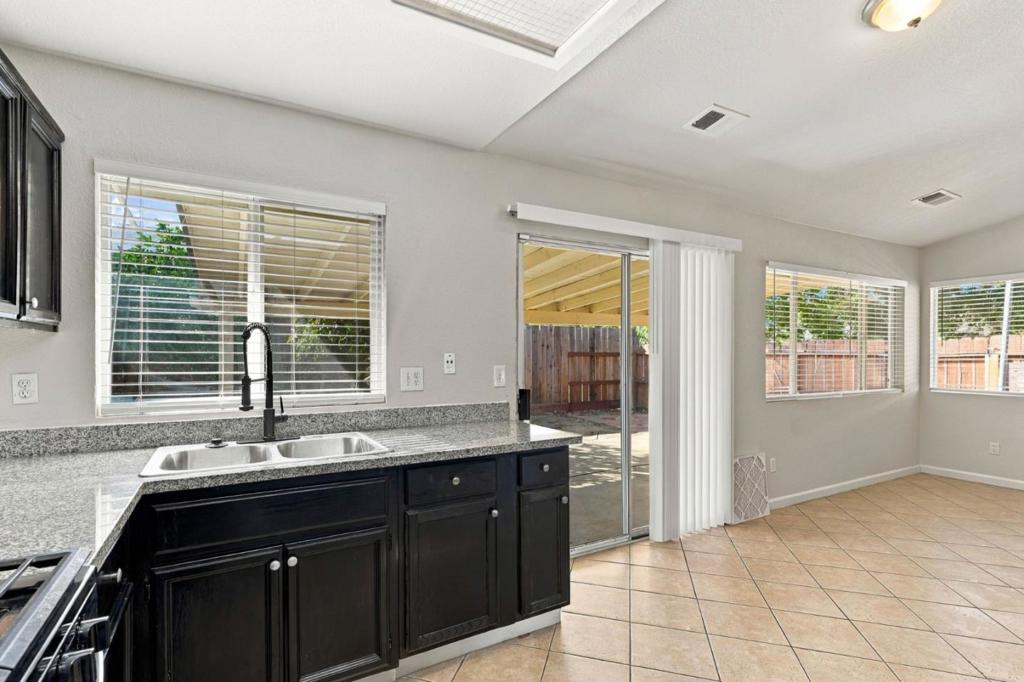 2113 Shelby Creek Court Property Photo 17