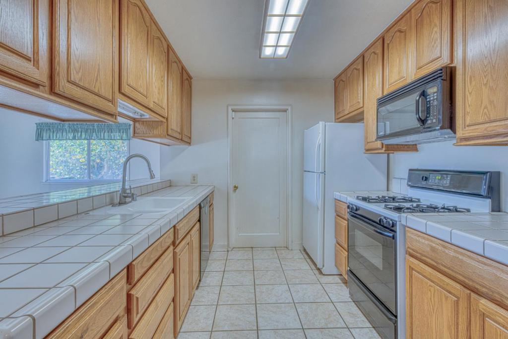 246 Dororo Drive Property Photo 8