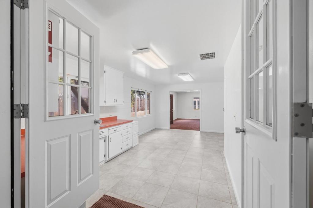 912 W El Camino Real Property Photo 6