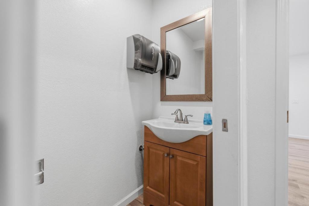 912 W El Camino Real Property Photo 21