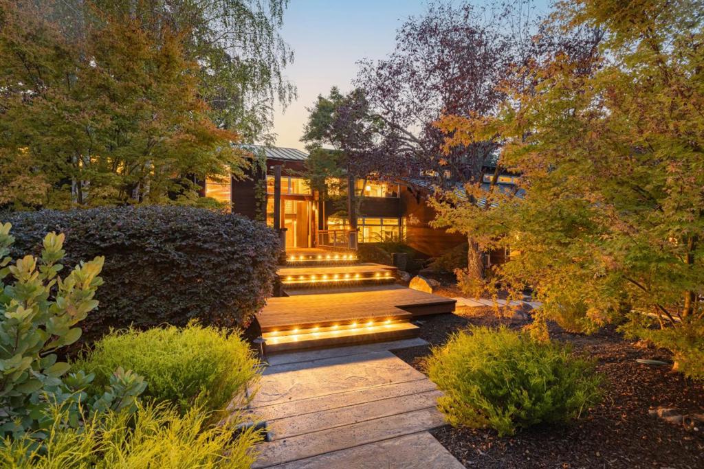14123 Tracy Court Property Photo 2