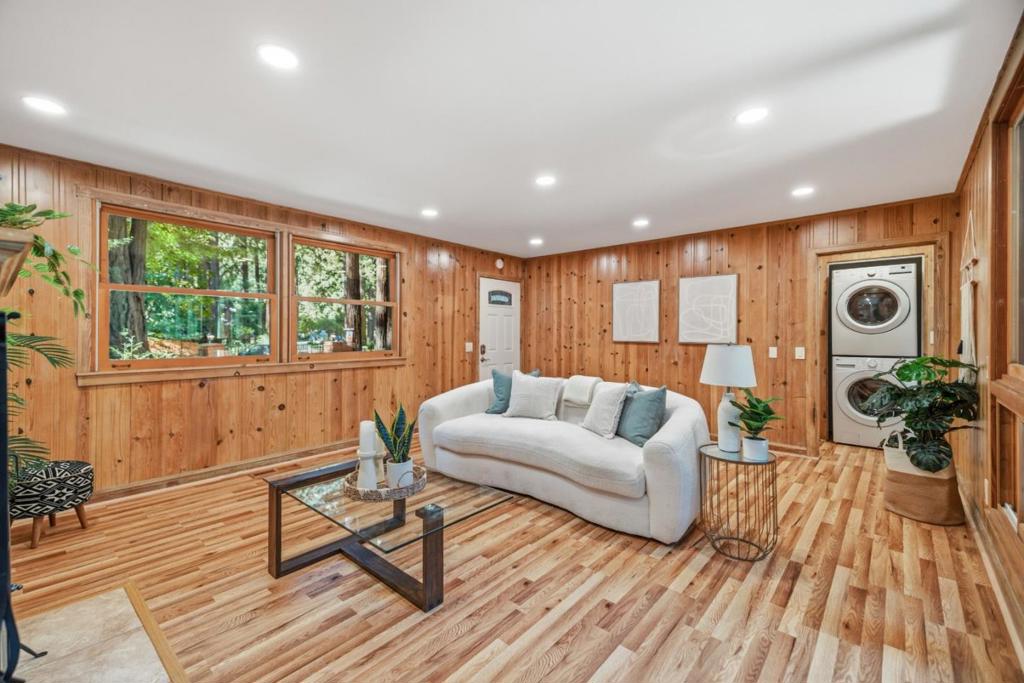 212 Larkspur Street Property Photo 4