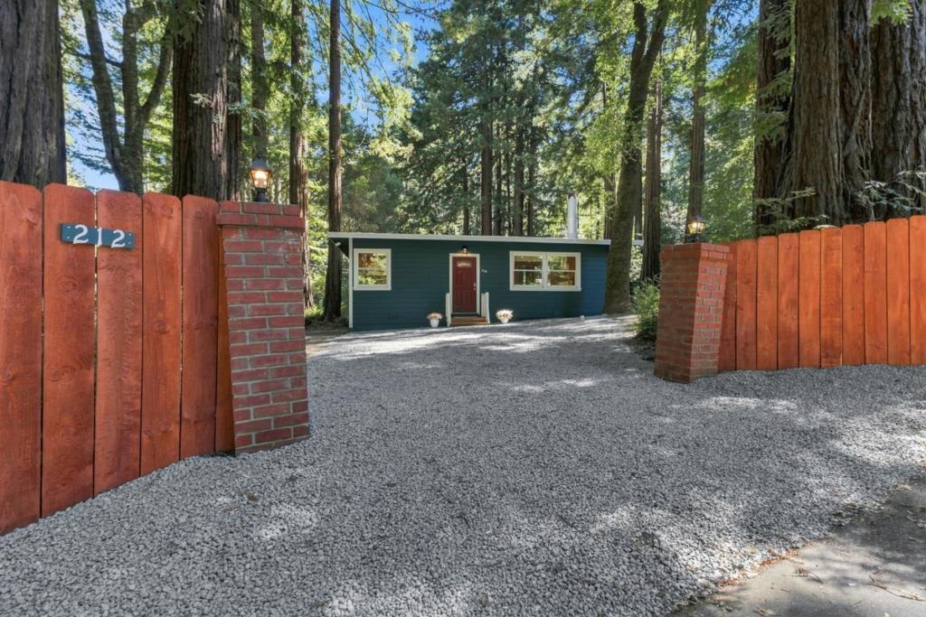 212 Larkspur Street Property Photo 18