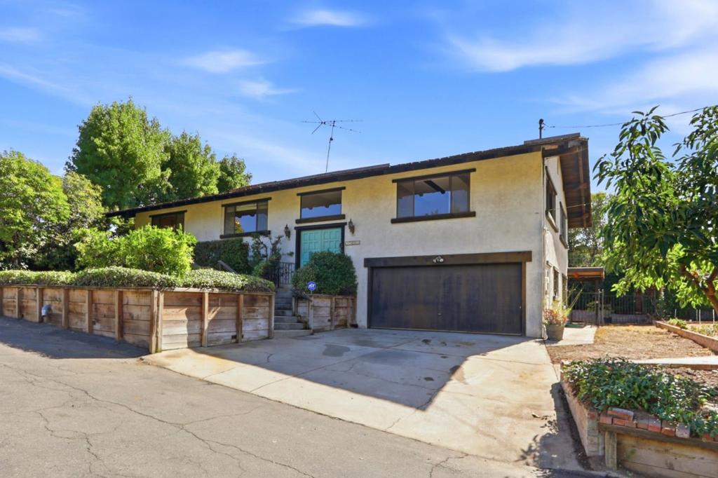 17852 Andrews Street Property Photo 3