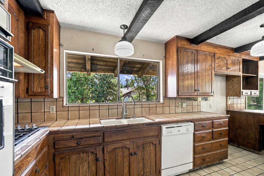 17852 Andrews Street Property Photo 16