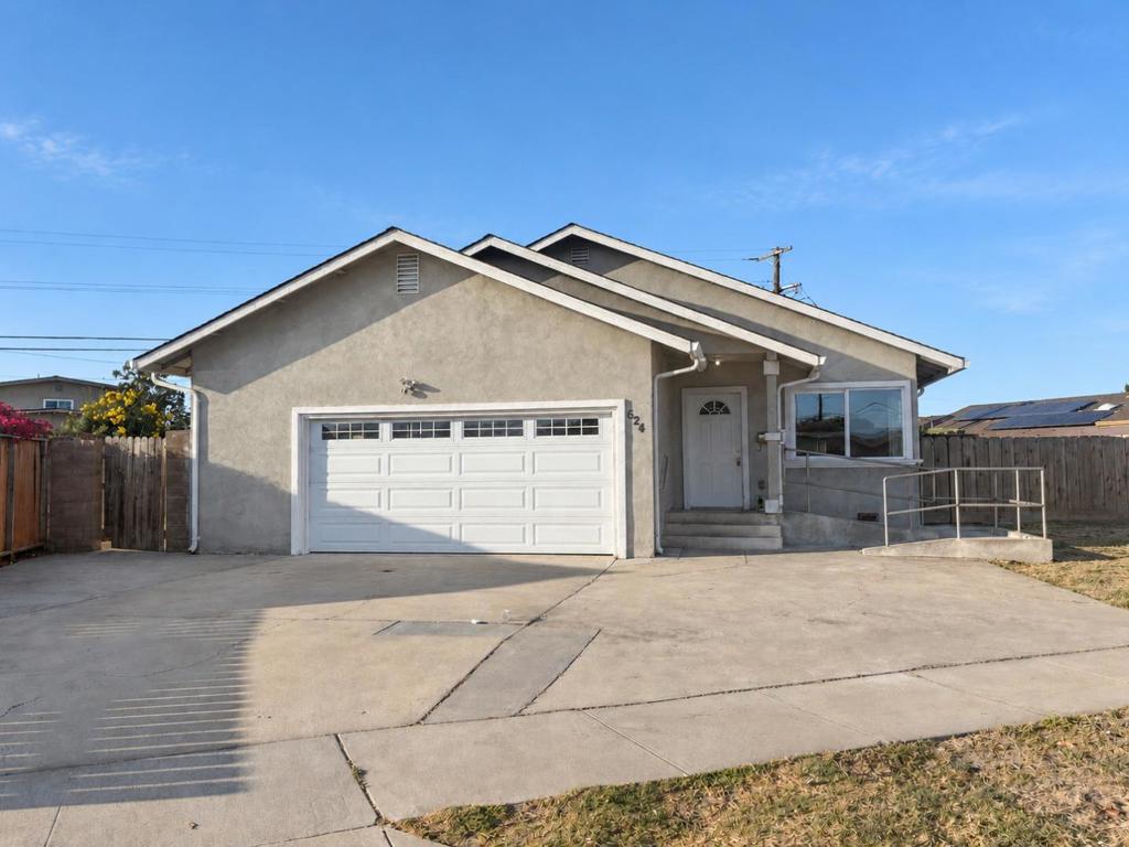 624 John Street Property Photo 3