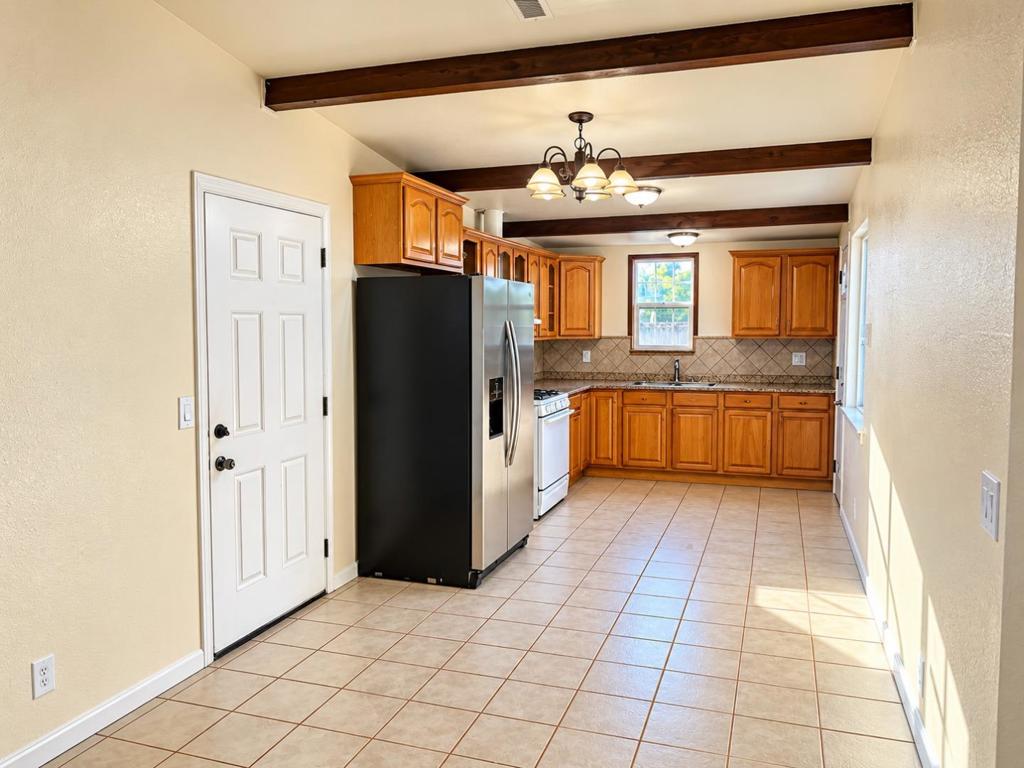 624 John Street Property Photo 4