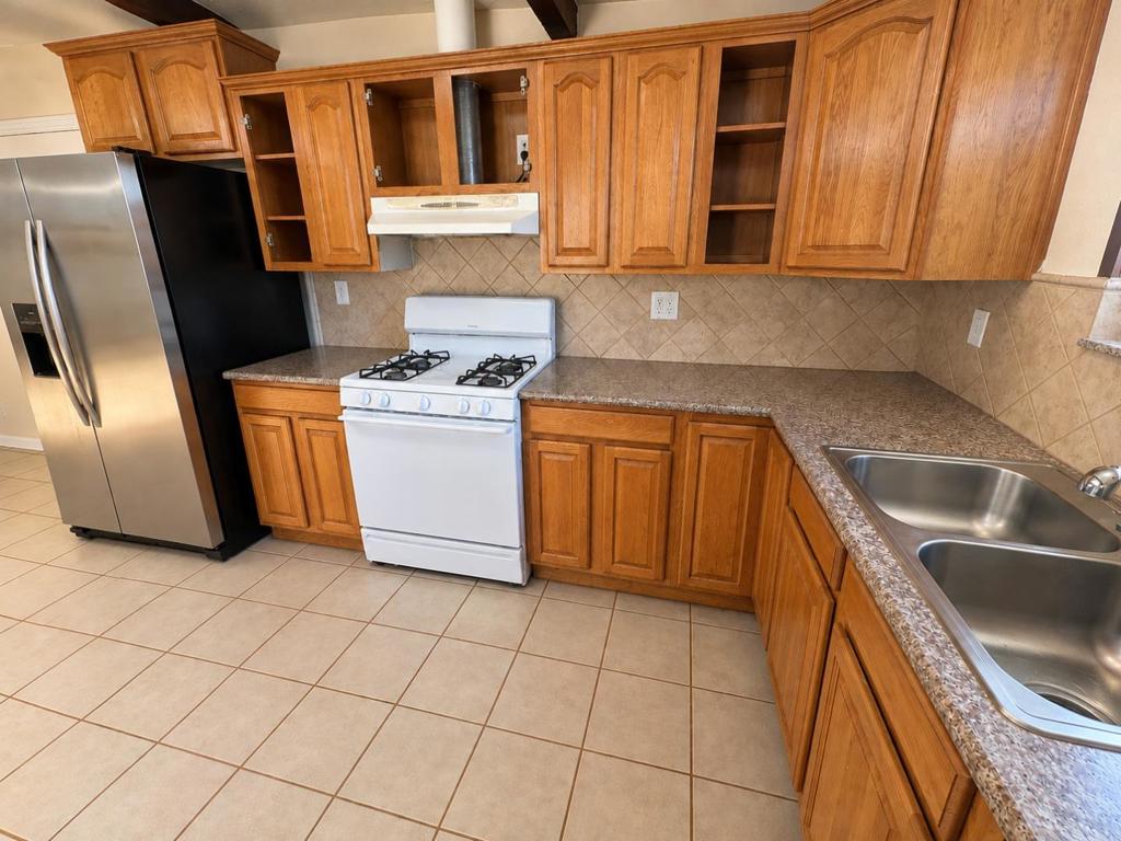 624 John Street Property Photo 5
