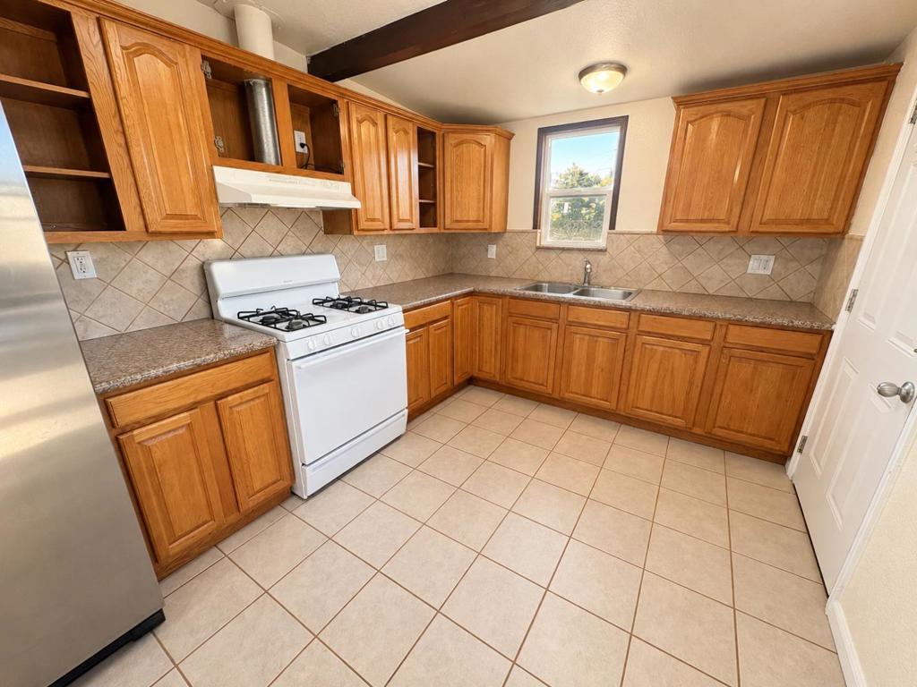 624 John Street Property Photo 6