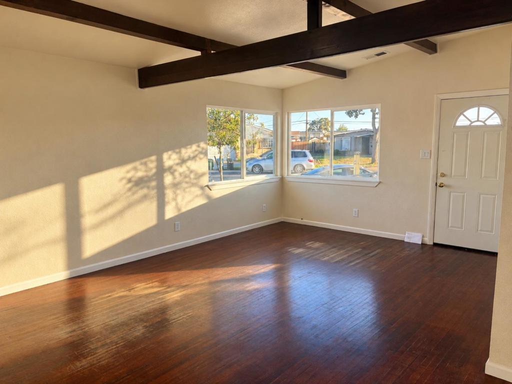 624 John Street Property Photo 7