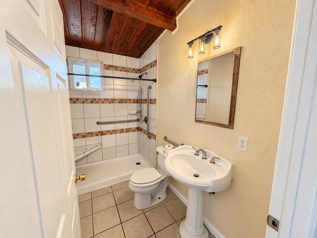 624 John Street Property Photo 8