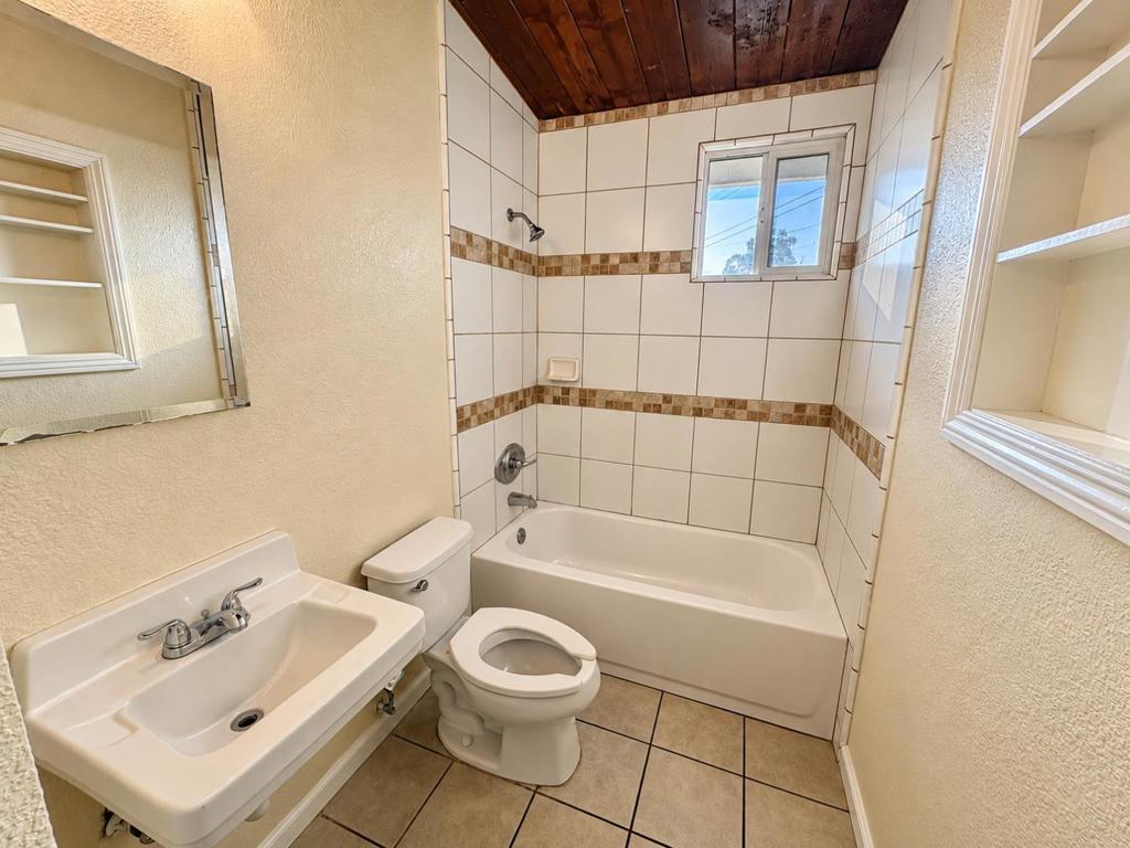 624 John Street Property Photo 9