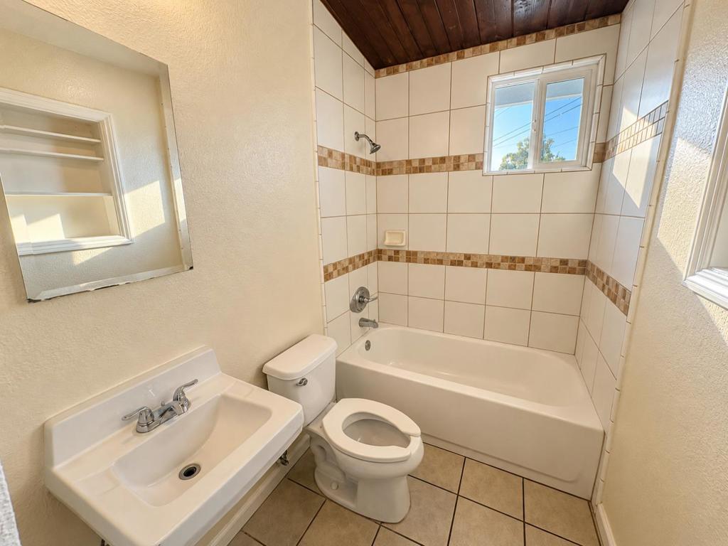624 John Street Property Photo 21