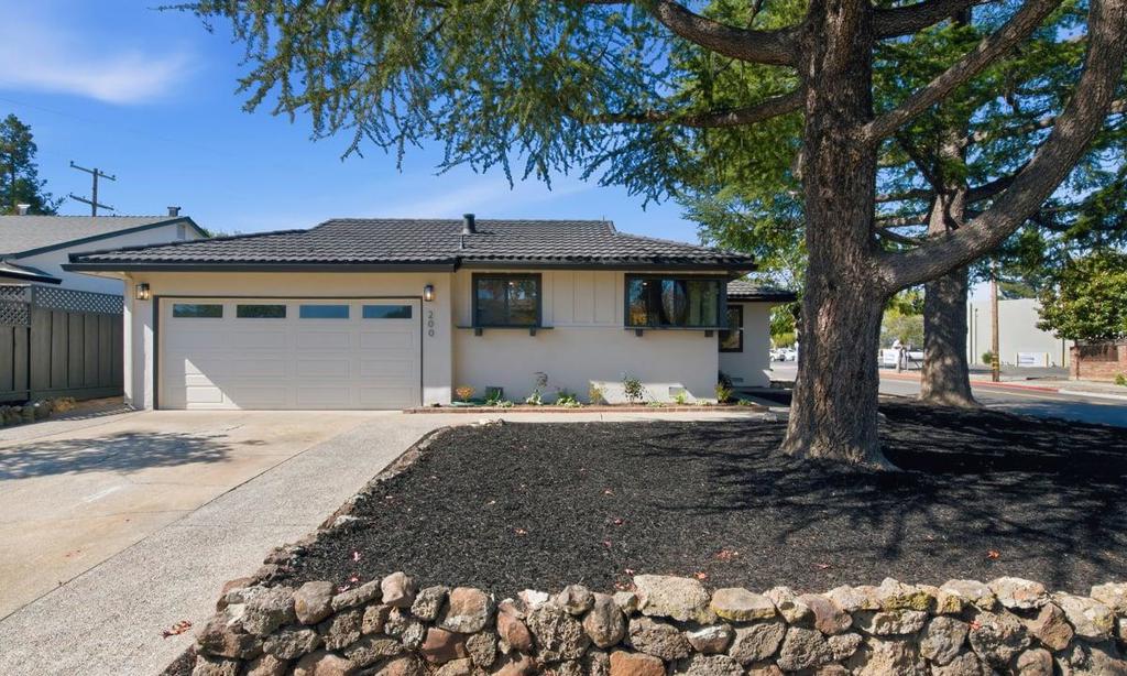 200 Carlester Drive Property Photo 2