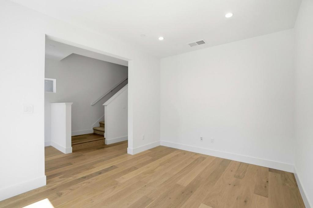 6002 Sunglow Terrace Property Photo 3