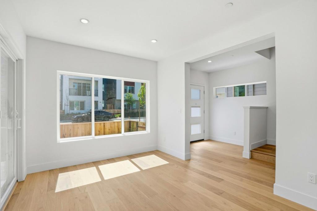 6002 Sunglow Terrace Property Photo 4