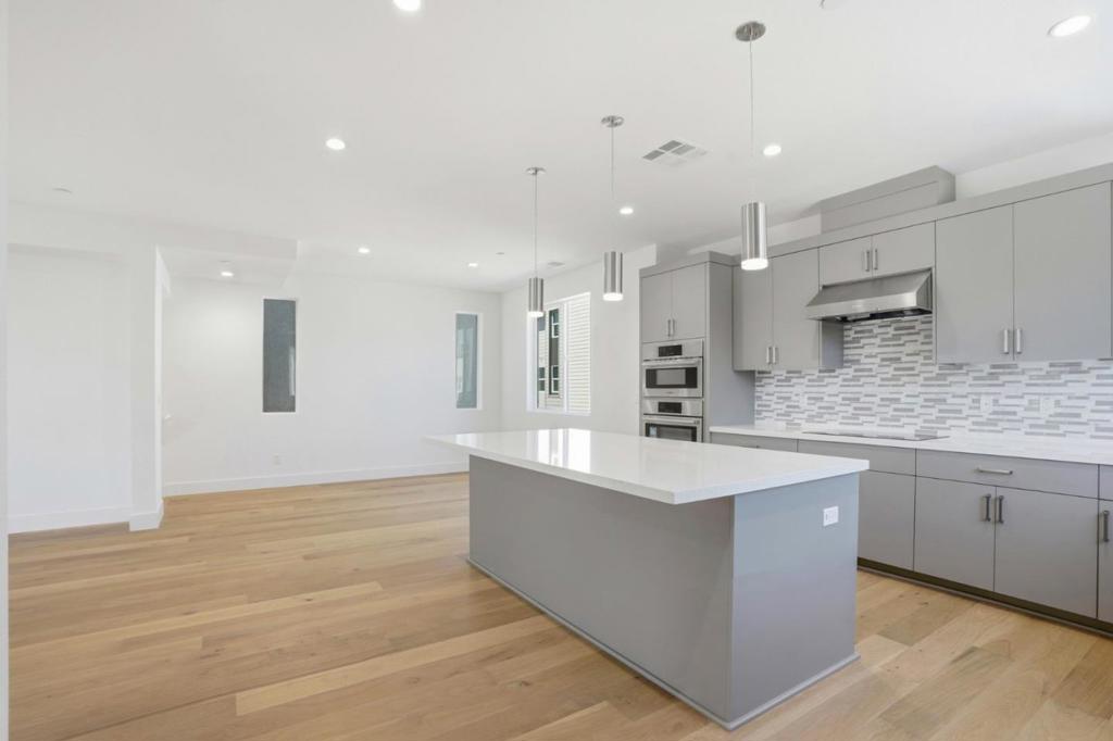 6002 Sunglow Terrace Property Photo 8