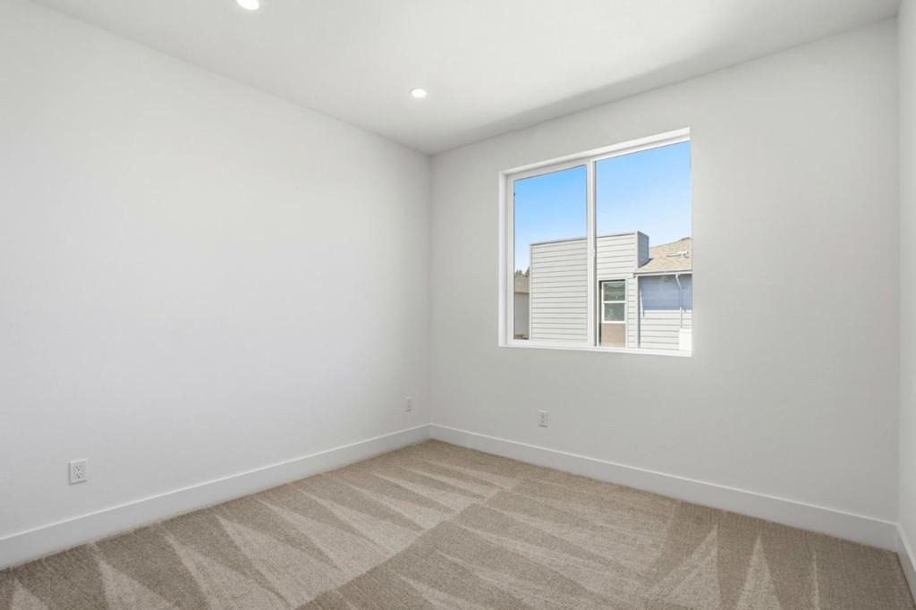 6002 Sunglow Terrace Property Photo 13