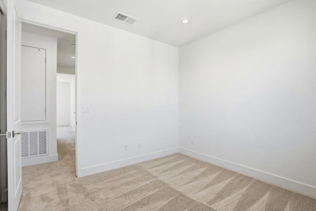 6002 Sunglow Terrace Property Photo 14