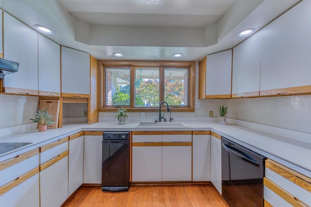 633 Main Street Property Photo 12