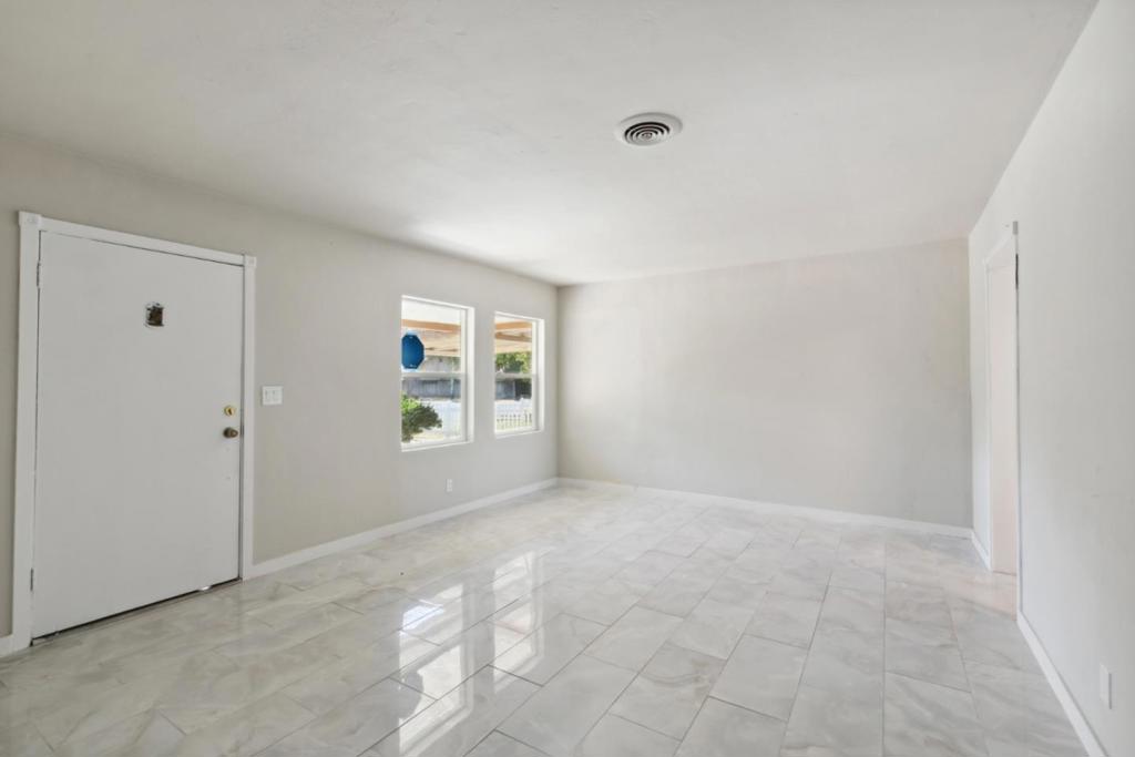 1087 Souza Street Property Photo 2