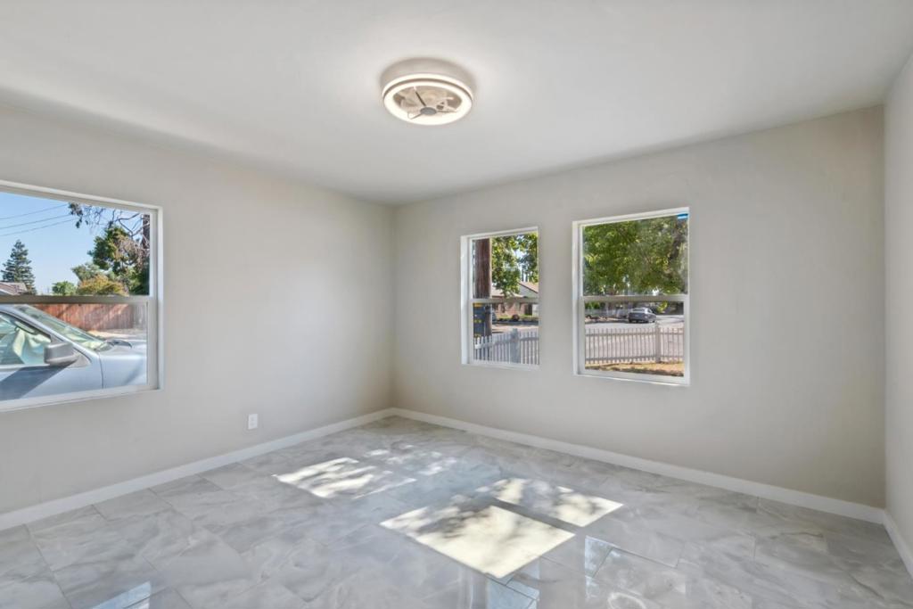 1087 Souza Street Property Photo 8