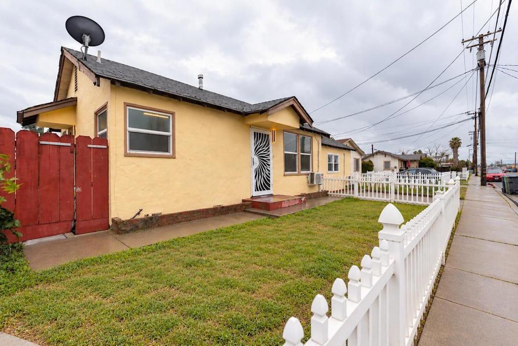 1087 Souza Street Property Photo 10