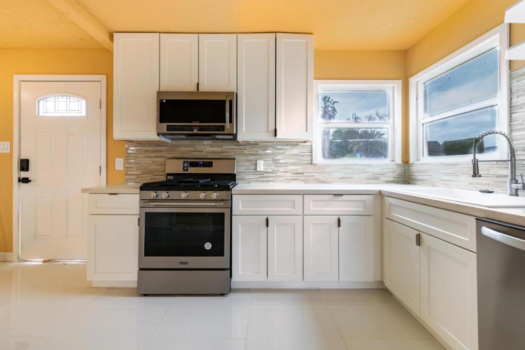 1087 Souza Street Property Photo 13