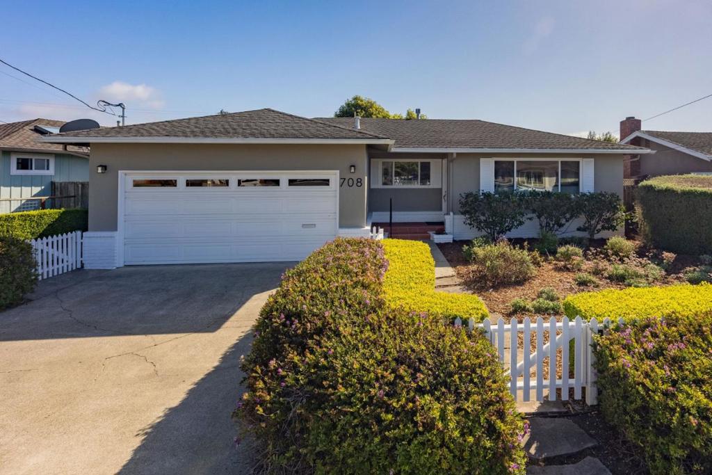 708 Arroyo Leon Drive Property Photo 1