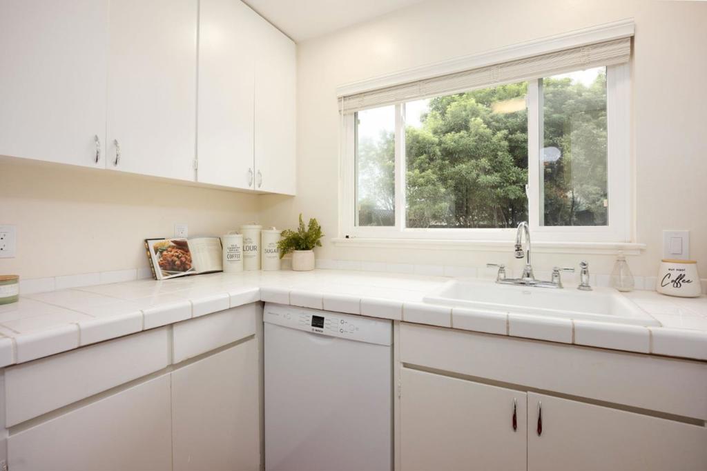 708 Arroyo Leon Drive Property Photo 10