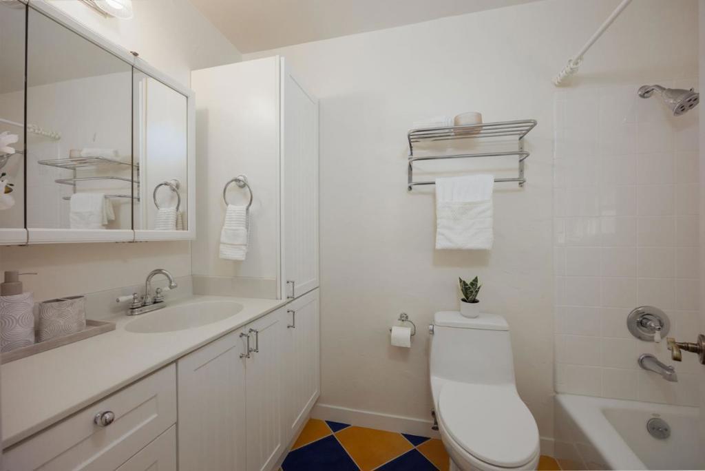 708 Arroyo Leon Drive Property Photo 18