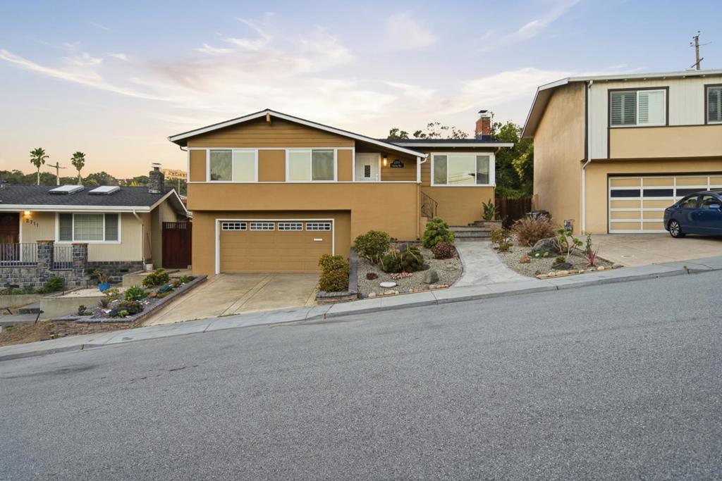 2715 Concord Way Property Photo 1