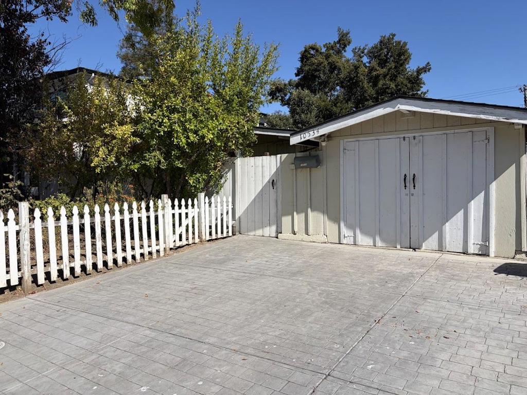 10534 Sterling Boulevard Property Photo 1