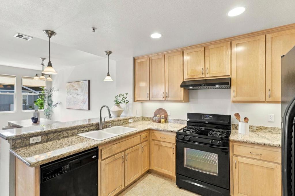 40750 Greystone Terrace Property Photo 14