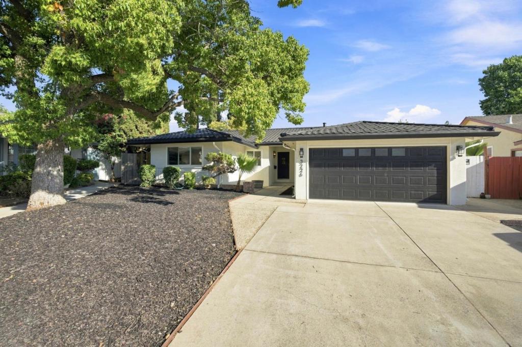 3226 Pentland Court Property Photo 1
