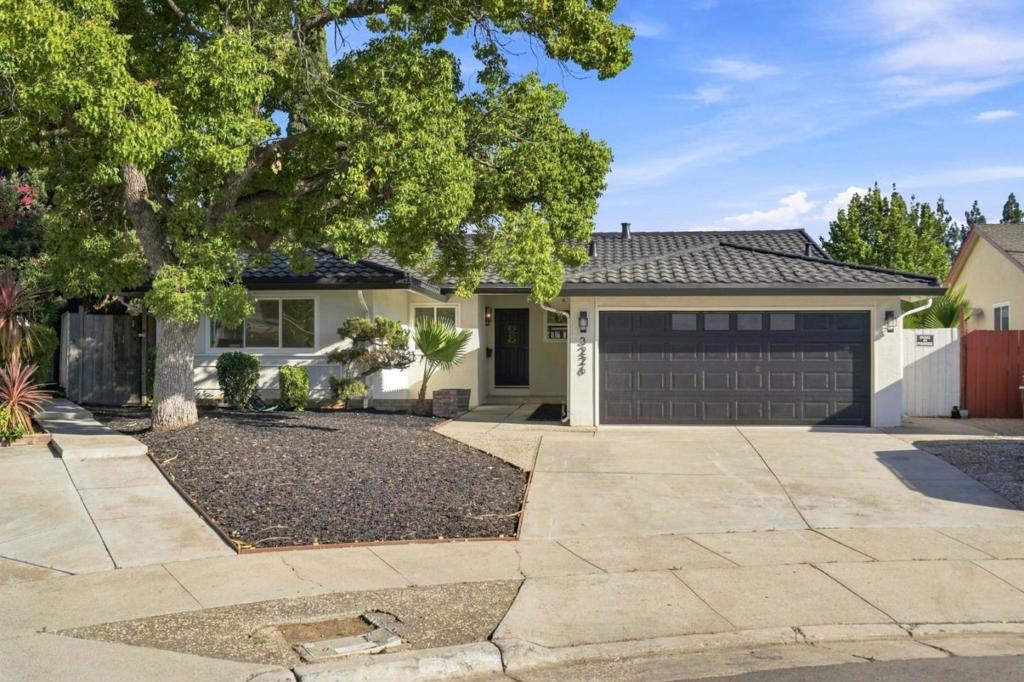3226 Pentland Court Property Photo 2