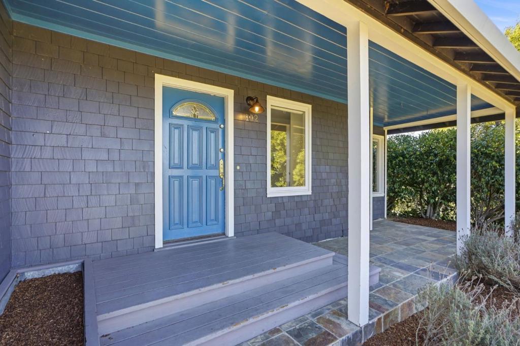 102 Inez Place Property Photo 3