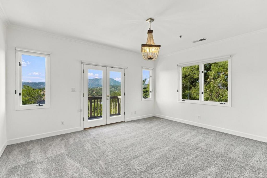 102 Inez Place Property Photo 20