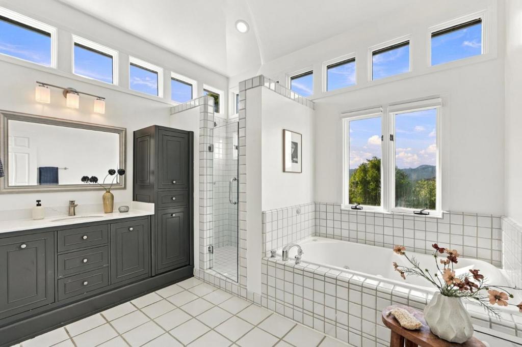 102 Inez Place Property Photo 24