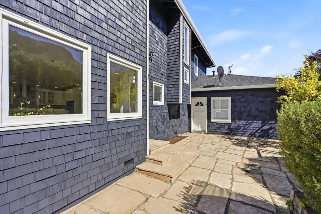 102 Inez Place Property Photo 31