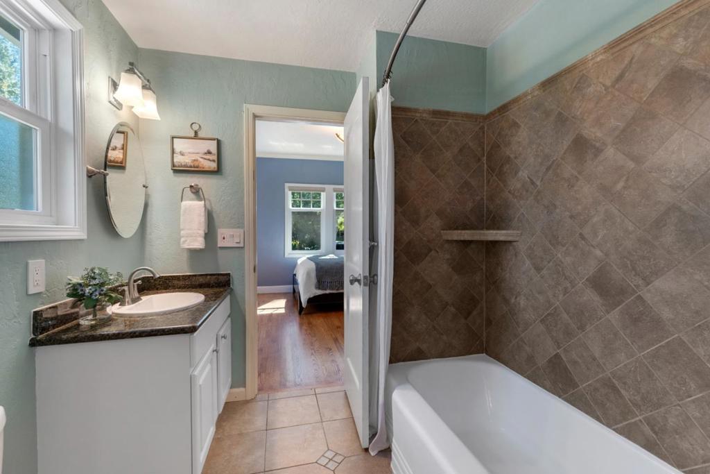 1387 Hester Avenue Property Photo 17