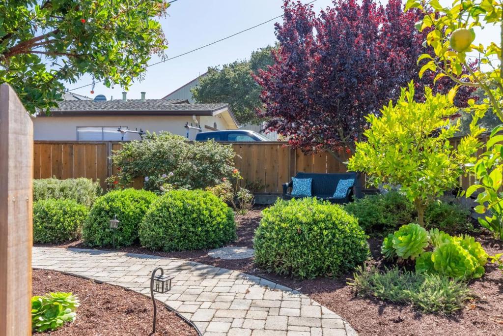 553 English Avenue Property Photo 3