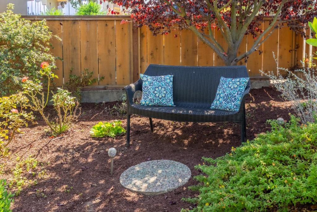 553 English Avenue Property Photo 4