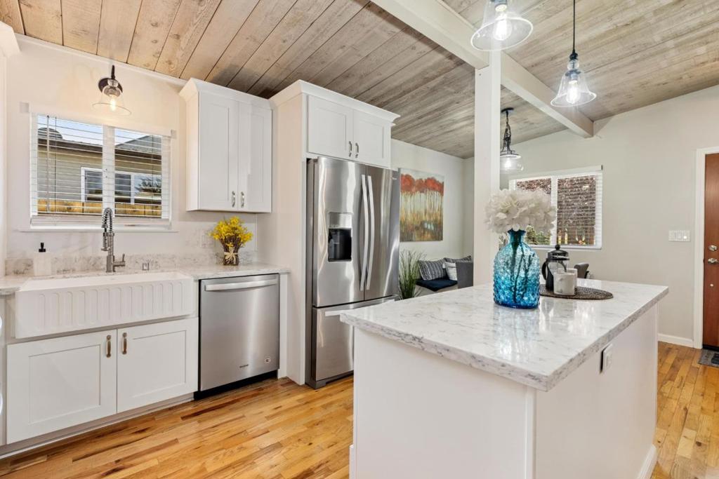 553 English Avenue Property Photo 10