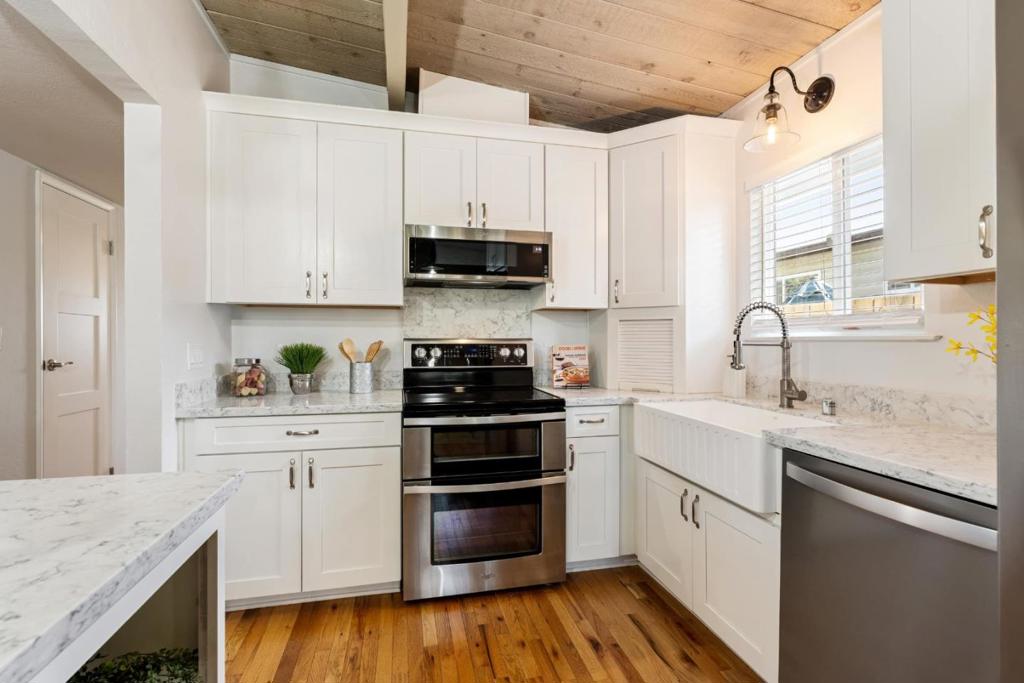 553 English Avenue Property Photo 12