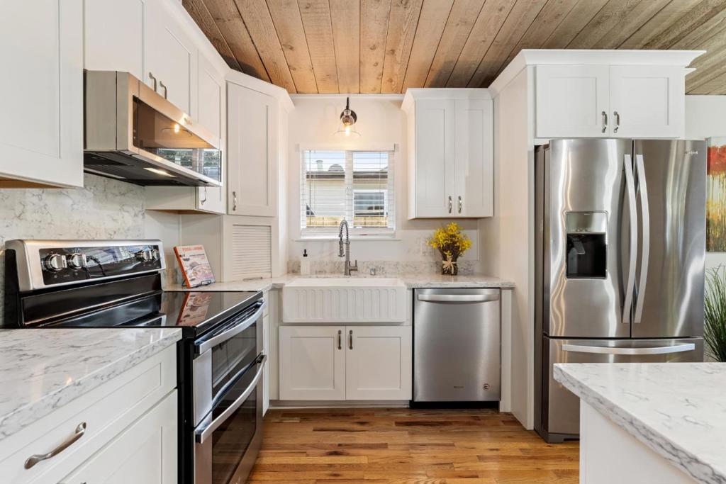 553 English Avenue Property Photo 13