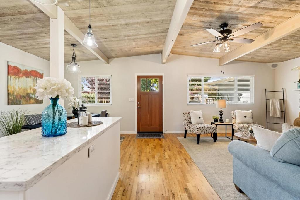 553 English Avenue Property Photo 14
