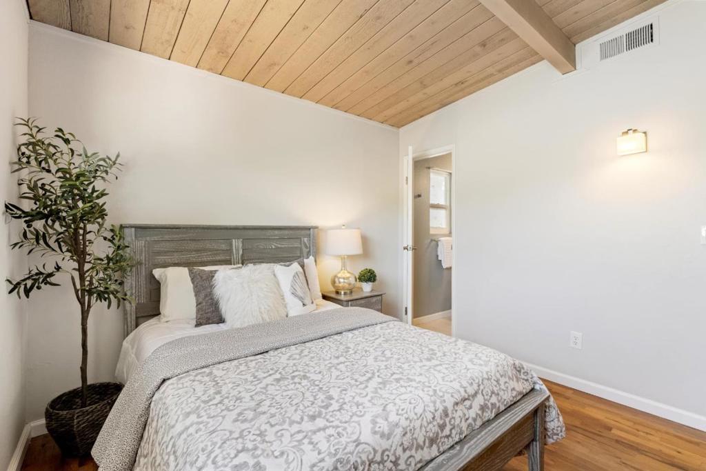 553 English Avenue Property Photo 28