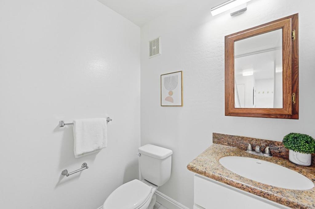 490 Auburn Way 15 Property Photo 10